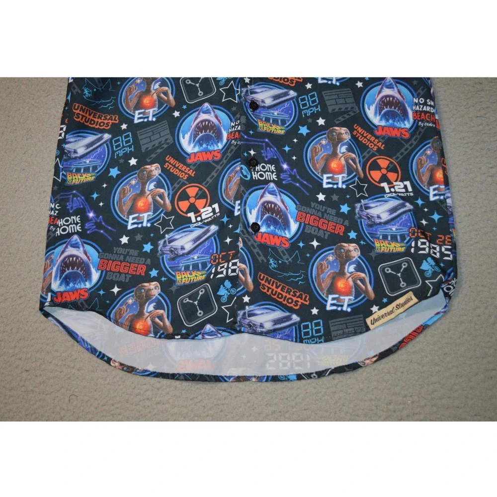 Universal Studios Mens Button Up Shirt Size‎ Small Amblin Retro Collage JAWS ET